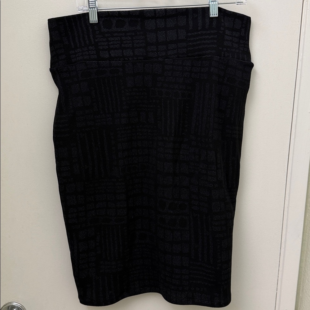 LuLaRoe Casual Skirt Black with Geometric Patterns Size Large - Picture 2 of 3